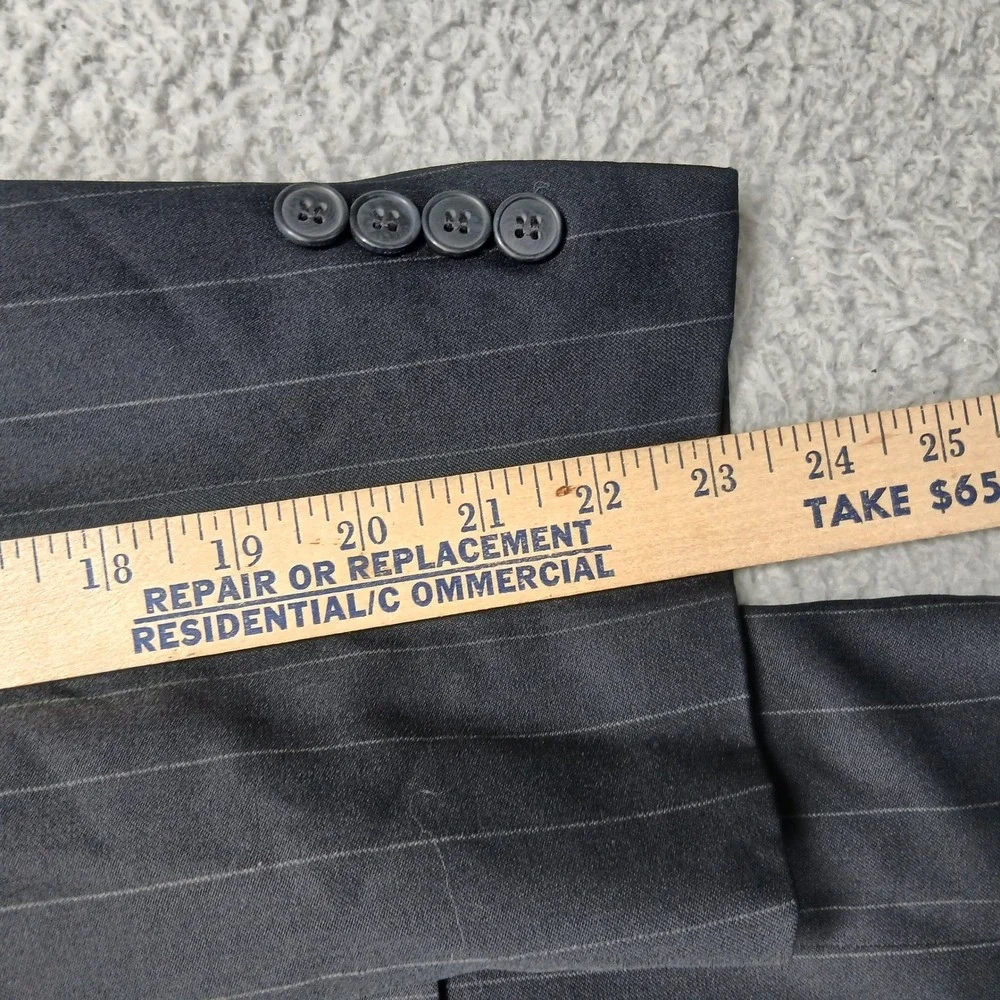 Jos A Bank Traveler's Collection Men's 43R Pinstripe Wool Suit‎ Gray 2-Button